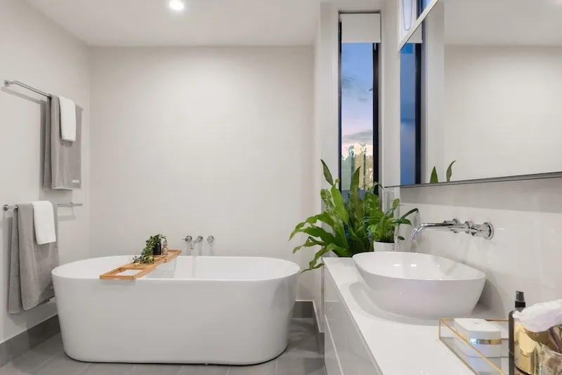 A contemporary bathroom