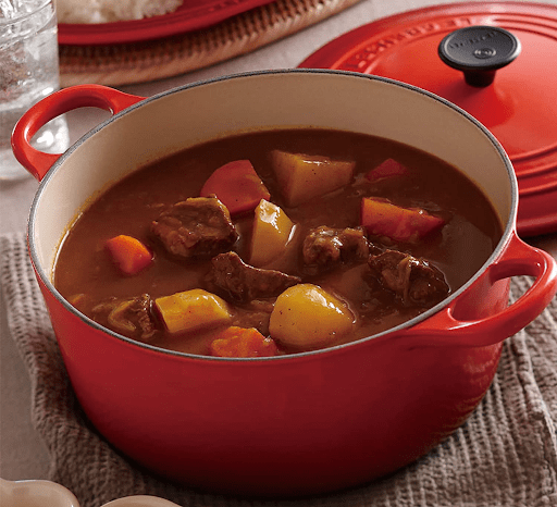 a red Le Creuset Dutch oven