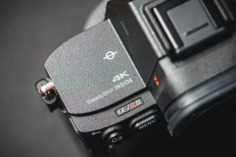 Resolution is the number of distinct pixels there are. This DSLR has branding on the exterior that advertises its 4K video capabilities.